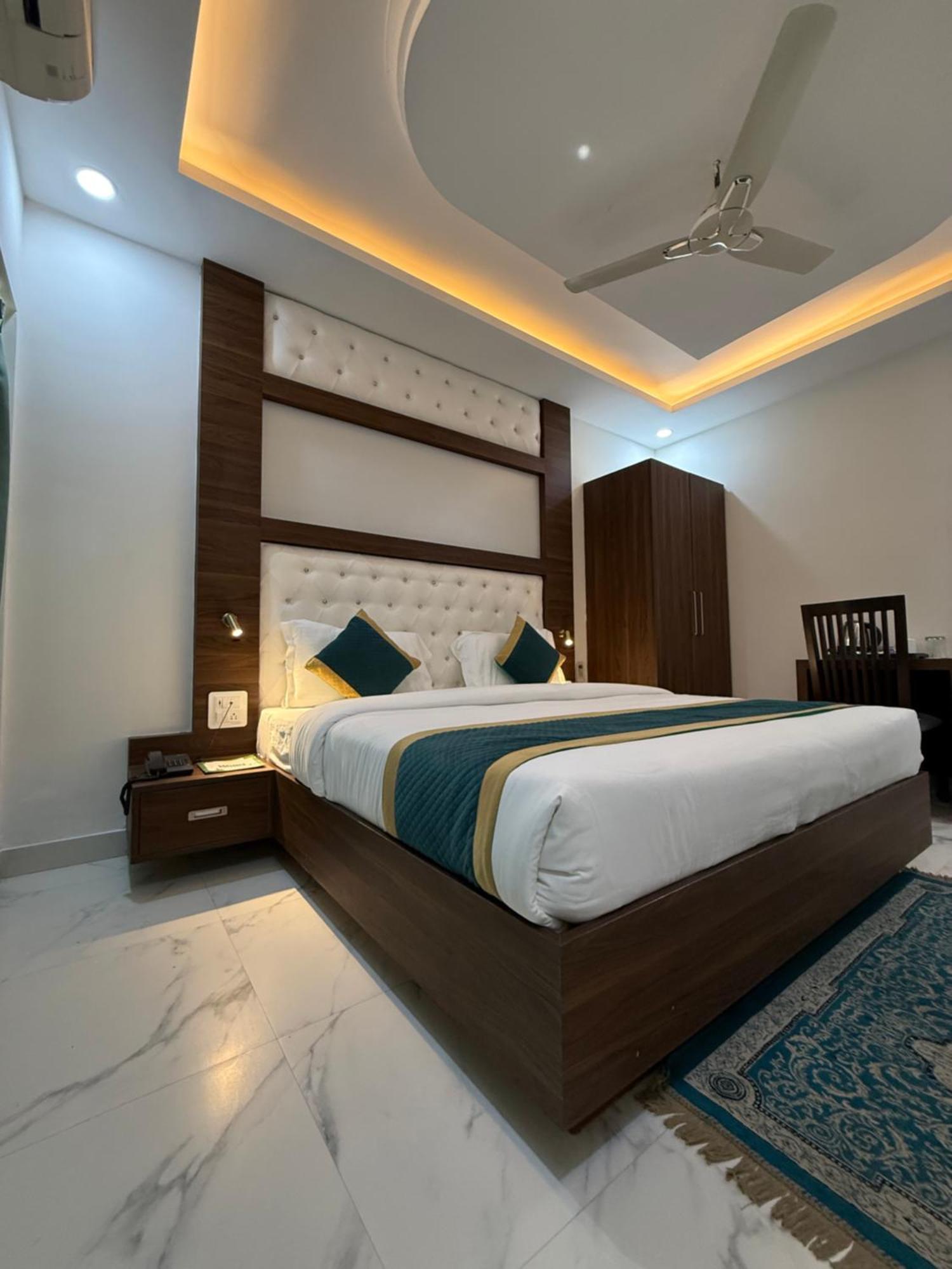 Hotel 7 Heaven Dehradun Exterior photo