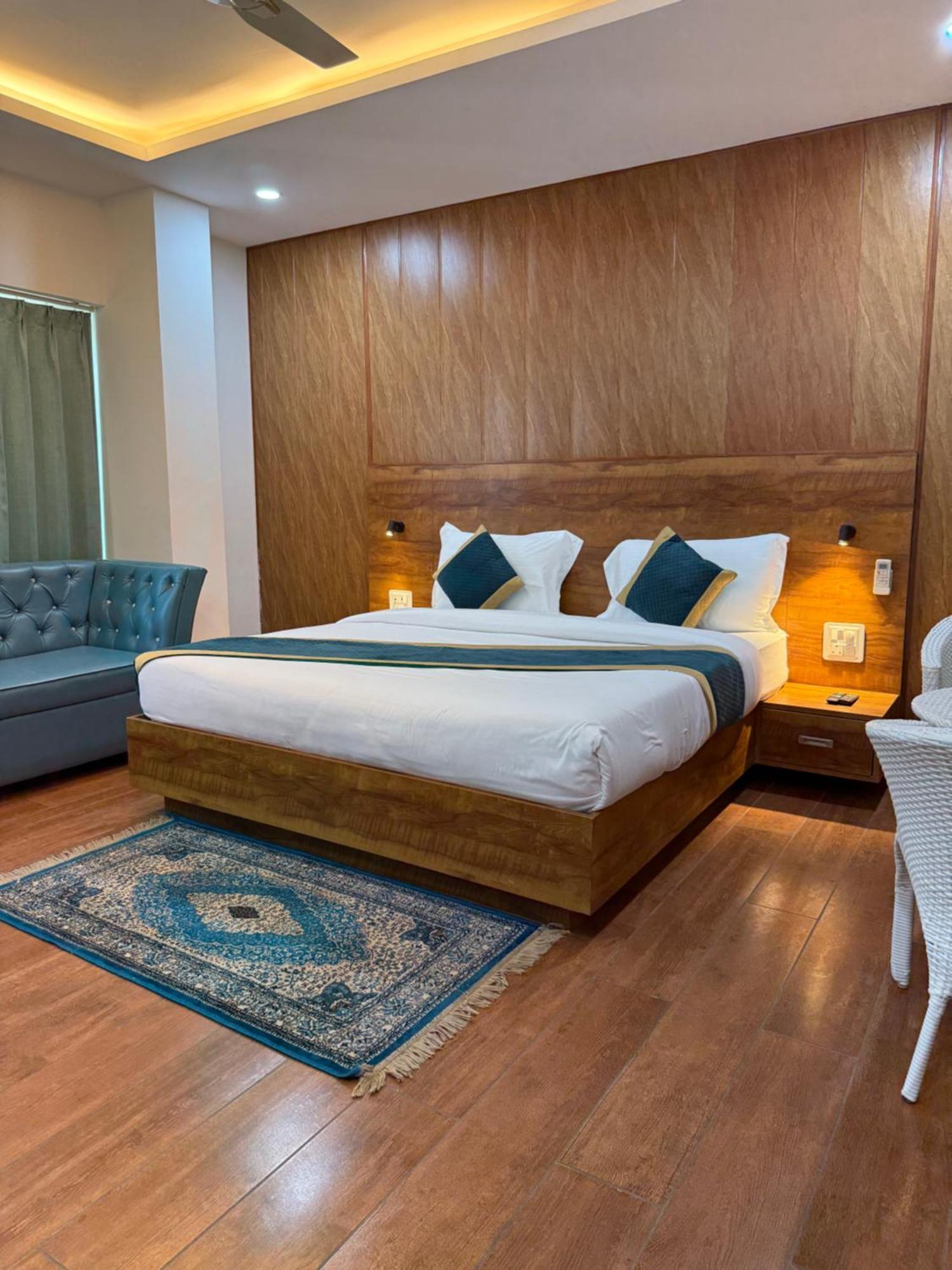 Hotel 7 Heaven Dehradun Exterior photo